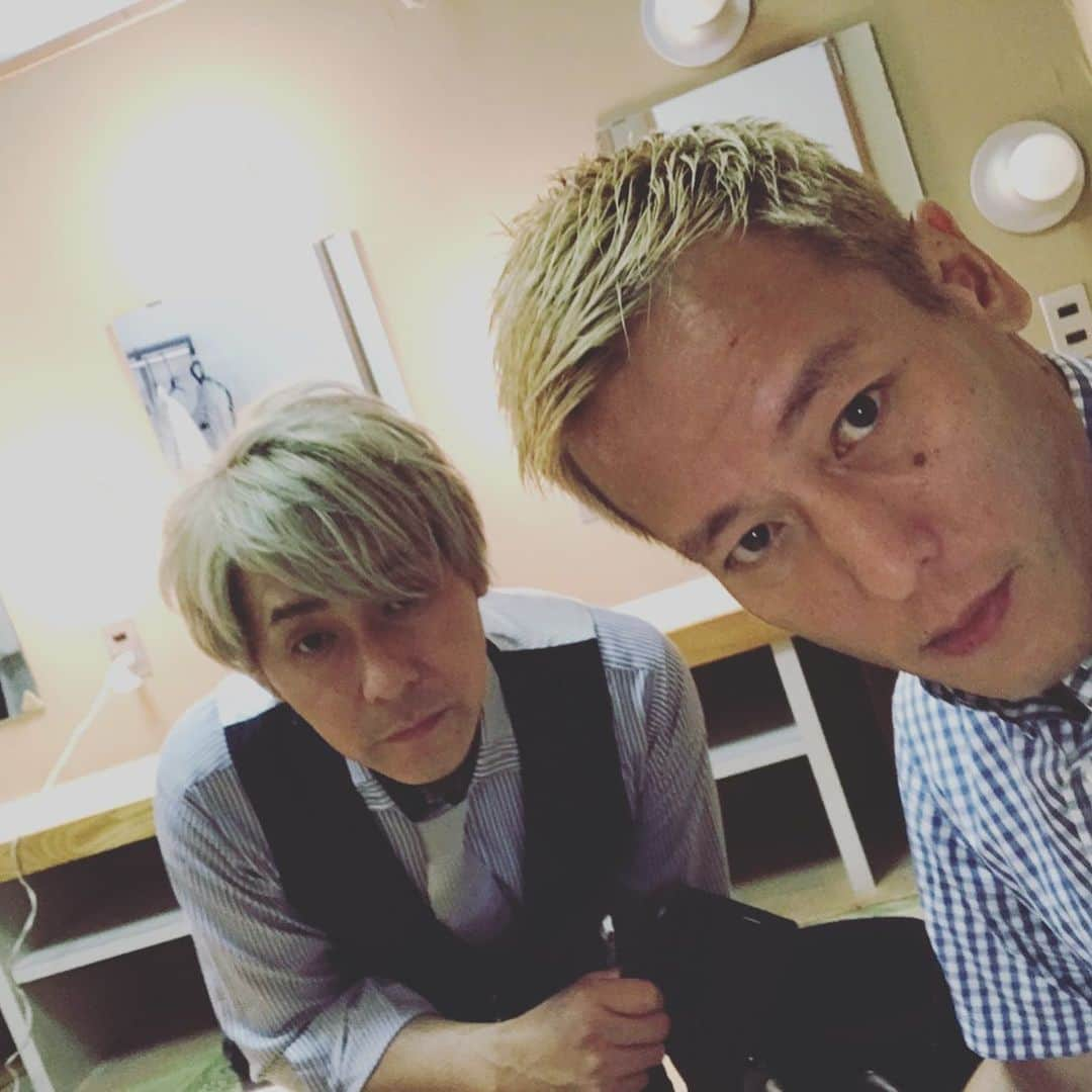 ヒロシさんのインスタグラム写真 - (ヒロシInstagram)「じゅいちとヒロシ。秋田にて。  #ヒロシ #じゅんいちダビッドソン」7月27日 17時35分 - hiroshidesu.official