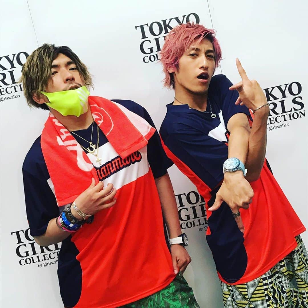 りんたろーさんのインスタグラム写真 - (りんたろーInstagram)「チャラ男芸人 初ランウェイで ウェイウェイぶっかま🤪🤙 Mask→@fantastick_looka  watch→@tendencejapan  Accessories→@krkc_jp  #SecretGuest #黙っててごめみざわ #Aranmare #富山のマイメンパリピのみんな #ブチアガってくれて #あざマルコポーロ #東方見聞録 #久々しゃちょーともお会いできて #りんごちゃんも #夢屋くんも #素敵すぎて #超絶空間よいちょ💕」7月27日 17時41分 - rin_the_sky