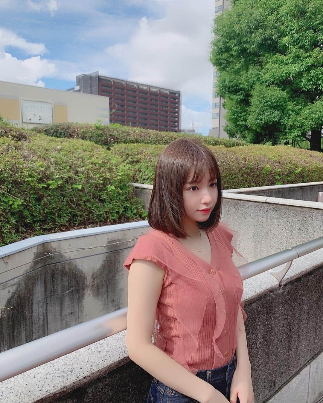 近藤里奈さんのインスタグラム写真 - (近藤里奈Instagram)「.﻿ ﻿ ﻿ ﻿ ﻿ 撮影🙊❤︎﻿ ﻿ オレンジのかわいい壁で🍊﻿ ﻿ ﻿ ﻿ ﻿ 昨日からいきなり暑いよ〜😯﻿ 皆さん水分補給こまめにねっ！🥤﻿ ﻿ ﻿ ﻿」7月27日 17時42分 - rina_kondo_0223