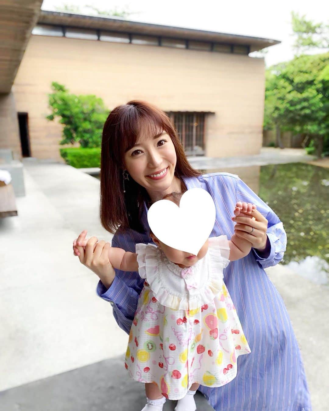 小林真由のインスタグラム：「⋆﻿ ⋆﻿ 8ヶ月😊🍉﻿ ﻿ してあげることと比べられないほど﻿ 与えてくれるものが多い毎日🙇‍♂️﻿ 立派になったなぁ。﻿ 今のところ体調も崩してないので﻿ 夏風邪もひかないことを祈ってる🤲﻿ ﻿ そして色んな人に可愛がられる娘を見ることが﻿ こんなにも嬉しいことだとは。﻿ 有り難いです😢﻿ ﻿ #生後8ヶ月 #女の子 #ベビー #女の子ママ #ママコーデ #コーデ #フレイアイディー #子供服 #ベビー服 #メゾピアノ #ワンピース #夏服 #ファッション ﻿」