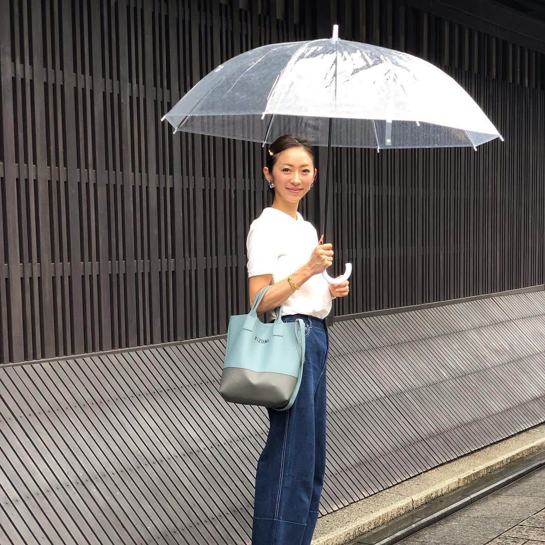 木本泉さんのインスタグラム写真 - (木本泉Instagram)「-﻿ ☔️☔️☔️﻿ ﻿ 欲しいレインブーツをやっと見つけた👟﻿ けど、買ったのは雨が止んだ後、、、。﻿ また次の雨の日に履こう🌂﻿ ﻿ #雨の日#雨#京都#祇園」7月27日 17時45分 - izumikimoto