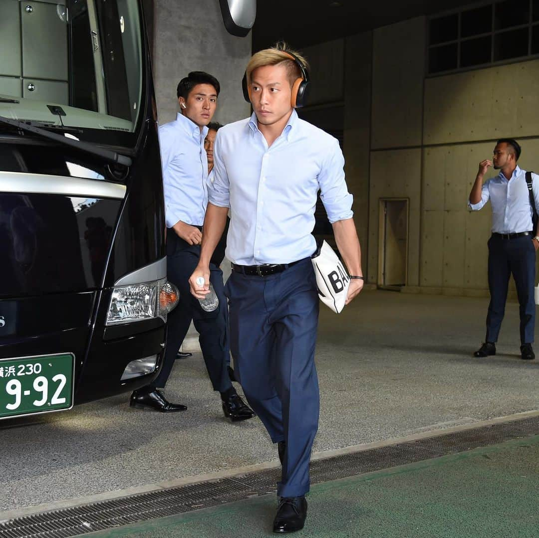 横浜F・マリノスさんのインスタグラム写真 - (横浜F・マリノスInstagram)「Team Arrival🚌by @globalstyle_jp﻿ ﻿ #fmarinos #mancity #飯倉大樹 #仲川輝人 #アンジェポステコグルー #監督 #AngePostecoglou #BOSS #スーツ #suits #オーダースーツ #globalstyle」7月27日 17時50分 - yokohamaf.marinos