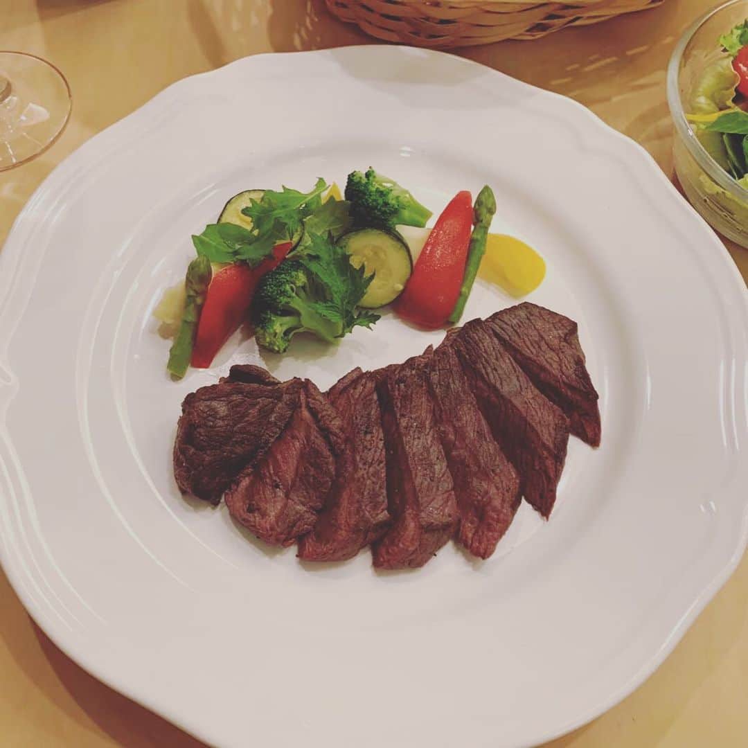 日本テレビ ドラマ「わたし旦那をシェアしてた」さんのインスタグラム写真 - (日本テレビ ドラマ「わたし旦那をシェアしてた」Instagram)「こんばんは、#旦シェア です💕  ４話で明らかになった妻たちの得意料理＝子供たちにとっての“母の味”を✨ それぞれ個性的ですね🤗  #わたし旦那をシェアしてた #小池栄子 #りょう #岡本玲 #赤楚衛二 #黒木啓司 #小林よしひさ #渡辺真起子 #平山浩行 #夏木マリ #ytv #木曜ドラマF #ドラマ #マンゴー体操 #木曜日も夜ふかし 💍8月1日(木)夜11:59〜5話放送、4話無料見逃し配信はTVer・ytvMyDo!💍」7月27日 17時54分 - _danshare_