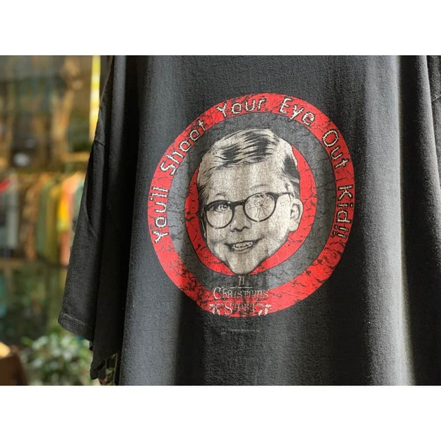 dracaenaさんのインスタグラム写真 - (dracaenaInstagram)「. 【recommend item】 "A CHRISTMAS STORY" print tee  1983年公開のコメディ映画 "A CHRISTMAS STORY" 主人公のRalphieがプリントされたTシャツです。メガネの割れと白黒が何故かホラー感あります。  ボディーは"TENNESSEE RIVER" サイズ 3XLとかなり大きめです。  映画Tシャツここにあります。🎞🎞🎞 . . #dracaena_kichijoji#古着屋ドラセナ#ドラセナ#古着#vintage#used#fashion#vintagefashion#vintageclothing#achristmasstory#moietee」7月27日 18時07分 - dracaena_kichijoji