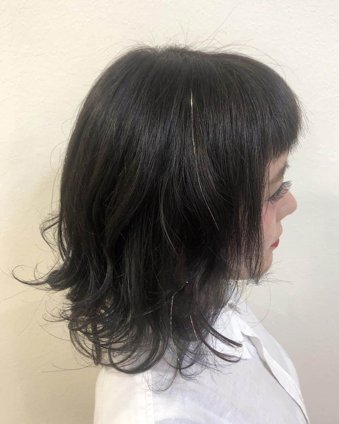 salon PRATiNO(サロンプラチノ)のインスタグラム：「. 💗ティンセル&カラー💗. . カラーは暗めグレーで大人カラーに❣️ 両サイドには #ヘアティンセル を付けてアクセントに❣️ ティンセル大人気です💗 最近エクステを付ける方のほとんどが ティンセルも希望されます✨ 気になってる方はこの夏是非いかがでしょうか💜💜 . . 【CLAVIS PRATINO】 ◇月曜日～土曜日 11:00～20:00 ◇日曜日 11:00～18:00 ※時間外はお問い合わせください。 愛知県名古屋市中区錦3-4-19石垣ビル７Ｆ ☎︎052-962-7017 . . #hairstyle #hair #cornrow #clavispratino #pratino #hairsalon #FIBREPLEX #nagoya #haircolor #love #特殊ヘア #ブラックヘア  #コーンロウ #ブレイズ  #派手髪 #ヘアカラー  #外国人風カラー#バレイヤージュ #グラデーション  #美容室 #ヘアサロン #クラビスプラチノ #名古屋 #栄 #錦」