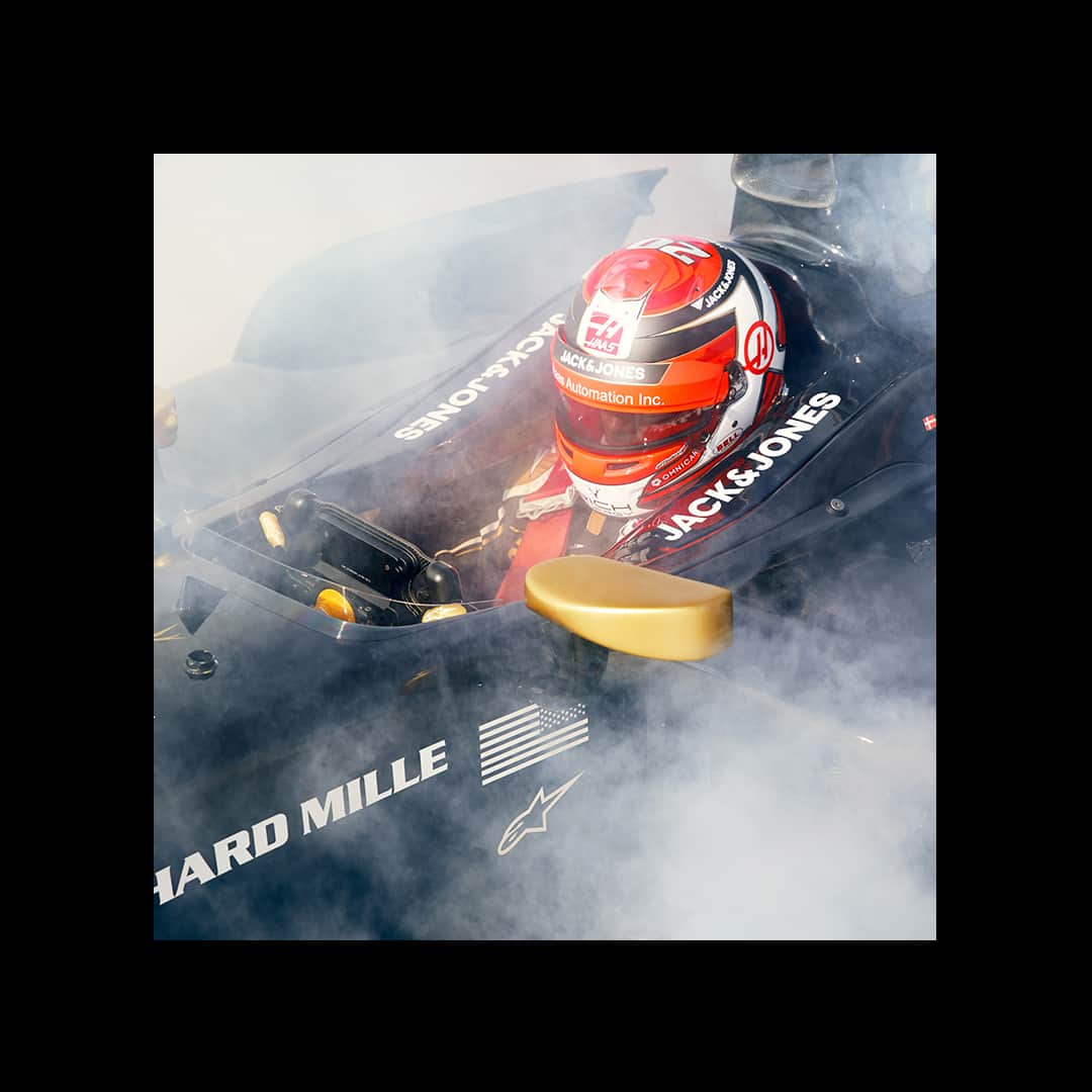 のインスタグラム：「Our #royaldenimdivision jeans really wanted smoke. @haasf1team was happy to help. 😉 #denimtotest #jackandjones #brothersofdenim」
