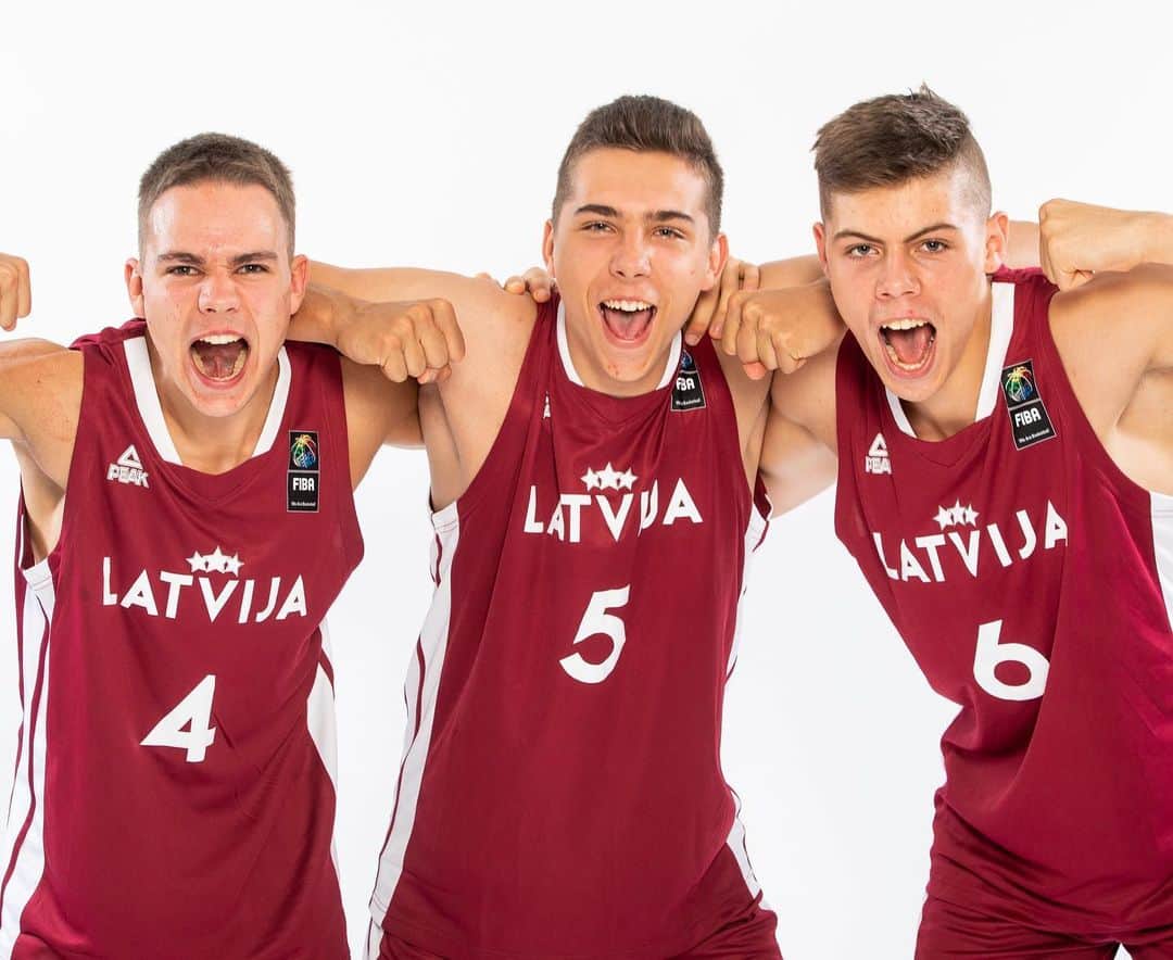 FIBAさんのインスタグラム写真 - (FIBAInstagram)「#FIBAU18Europe in Volos 🇬🇷 tips-off today 🙌🏻. Who will win it all 🏆?」7月27日 18時18分 - fiba