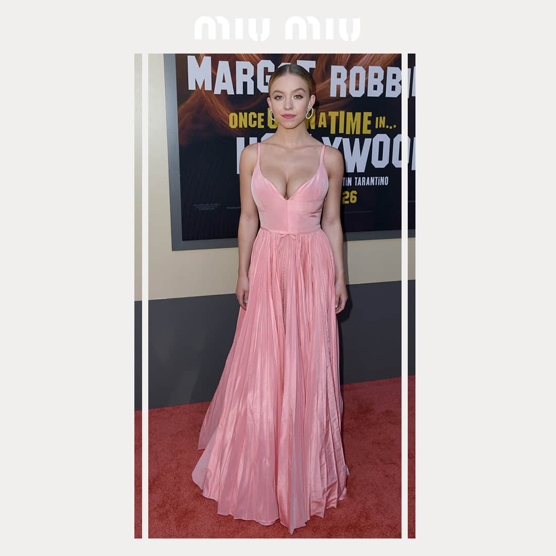 Miu Miuさんのインスタグラム写真 - (Miu MiuInstagram)「@Sydney_Sweeney in #MiuMiu while attending the “Once Upon A in Hollywood” premiere on July 22nd, 2019 in Hollywood, California.  #MiuMiuCelebrities」7月27日 18時30分 - miumiu