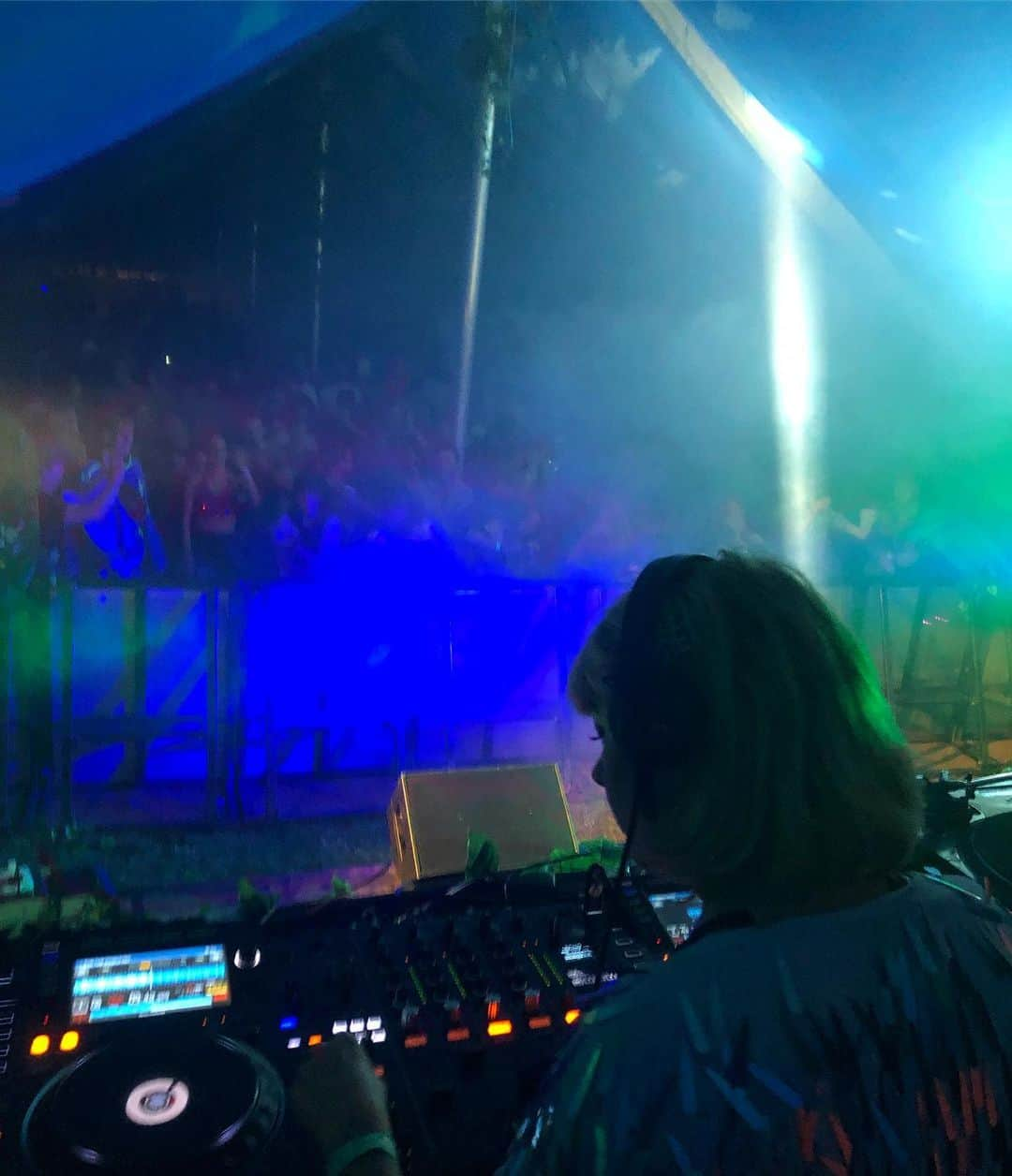 リトル・ブーツさんのインスタグラム写真 - (リトル・ブーツInstagram)「First time DJing from a combine harvester was a success ! Thanks for a lovely time @farmfestuk now off your Liverpool to perform at @prideinliverpool see you on the main stage at 7.30 ! 💕🌈 . . . #farmfest #farmfest2019 #festival #festivallife #festivalfashion #liverpool #liverpoolpride #pride2019 #pride #sequins #disco #discodj #girldj #femalesdj #discodj #discohouse」7月27日 18時28分 - littlebootsmusic