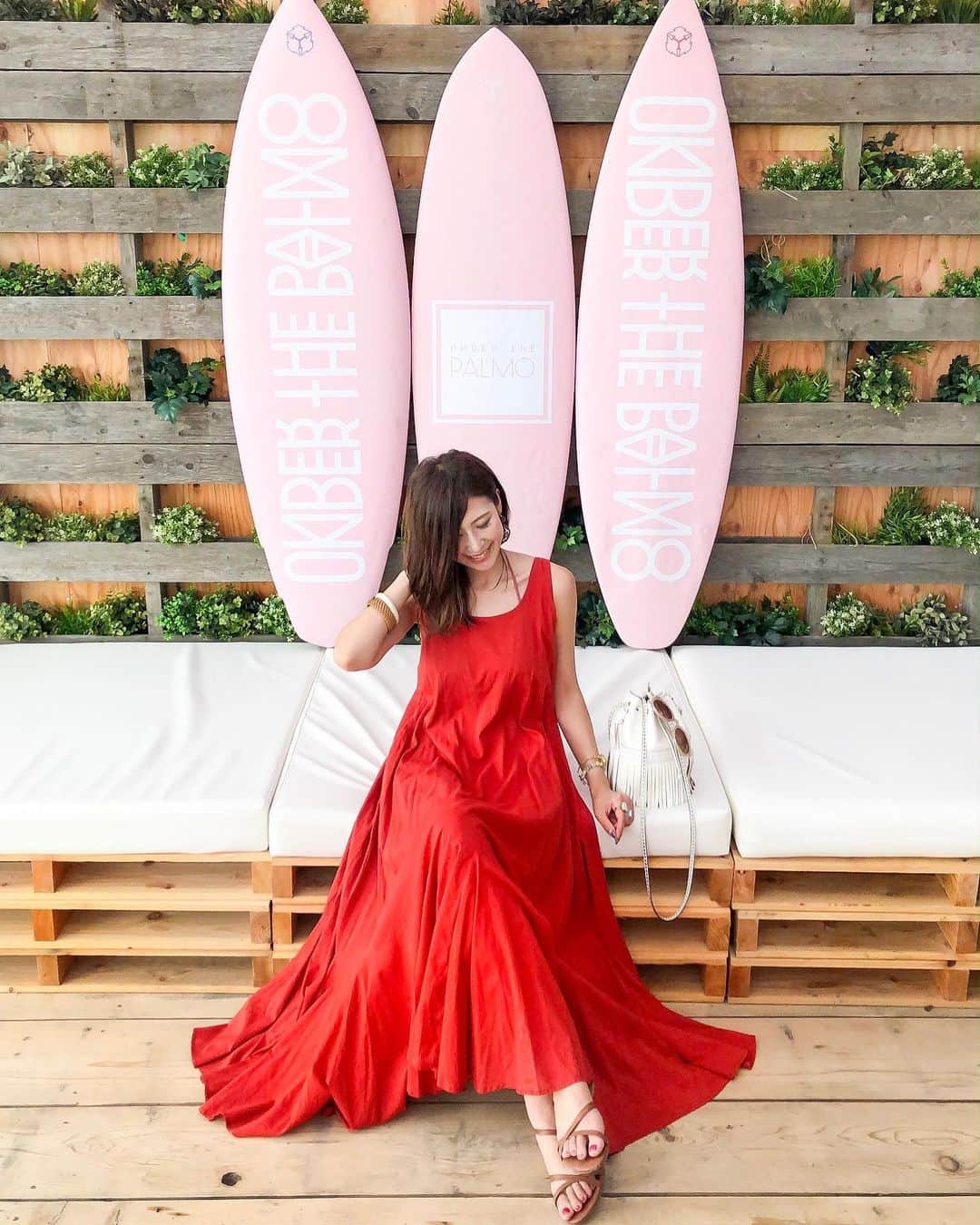 のインスタグラム：「・ 台風かと思ったら晴れましたね😊 今日はお祭りや花火大会が多いのかな？ ・ みんな出かけててインスタ見てもらえないかな？ ・ と、 @mariha_official のワンピの派手派手な写真を😊 ・ お気に入りの『月影のドレス』 月影と聞くとガラスの仮面思い出しちゃうんだけど。 ・ 暑いからみなさん体調管理に気をつけてね！ ・ ・ #タビジョ#カベジョ#夏コーデ#リゾートコーデ#ワンピース#mariha#シンプルコーデ#海好きな人と繋がりたい #海好き #海好きと繋がりたい #たびじょ #夏休み#鎌倉##プチプラファッション#ママコーデ#逗子海岸 #タビジョ#カジュアルコーデ#きれいめカジュアル #きれいめコーデ #カジュアルコーデ#大人カジュアル#きれいめカジュアル #きれいめコーデ #今日のコーデ #着回しコーデ#30代コーデ #genic_mag #ootd#outfit#fashion#locari#mineby3mootd」