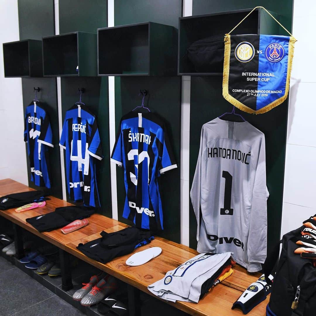 インテルナツィオナーレ・ミラノさんのインスタグラム写真 - (インテルナツィオナーレ・ミラノInstagram)「ALMOST READY FOR #PSGINTER! 📸👕🔥 #InterOnTour #Inter #ForzaInter #Football」7月27日 18時53分 - inter