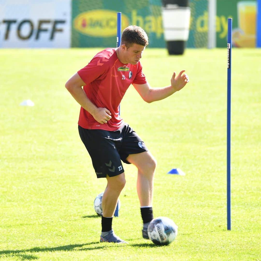 ドミニク・ハインツさんのインスタグラム写真 - (ドミニク・ハインツInstagram)「Trainingslager⚽️☑️🚌🔜Freiburg  @scfreiburg @nikefootball」7月27日 18時55分 - heintzi