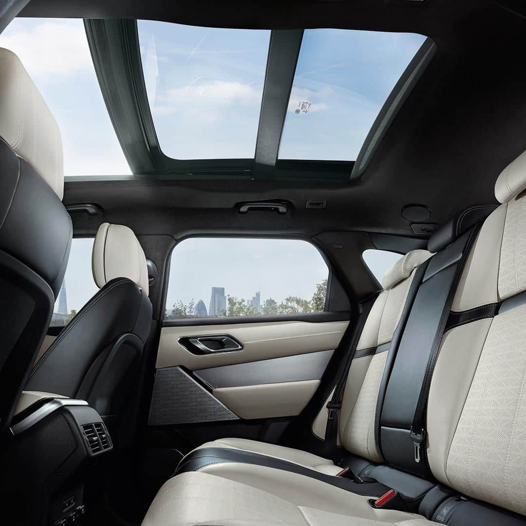 Land Roverさんのインスタグラム写真 - (Land RoverInstagram)「The #RangeRover #Velar's cabin is designed with a view to ensuring you and your passengers arrive in relaxed comfort.  #4x4 #CarsofInstagram #Instacar #Design #AutomotiveDesign #LandRover #SUV #Car #Cars #CityLife #CityStyle #SkyLine #Skylines」7月27日 19時00分 - landrover