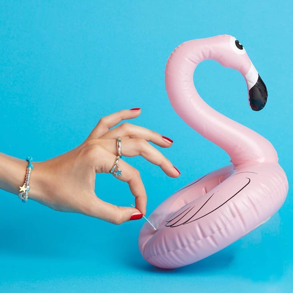 ドドさんのインスタグラム写真 - (ドドInstagram)「PSSSSTT! Your flamingo is sinking? Never mind, take a swim with your DoDo Starfish charms. . . #dodojewels #dodocharm #dodosummer #thatawkwardmoment #thatdodomoment #bracelet #ring」7月27日 19時04分 - dodojewels