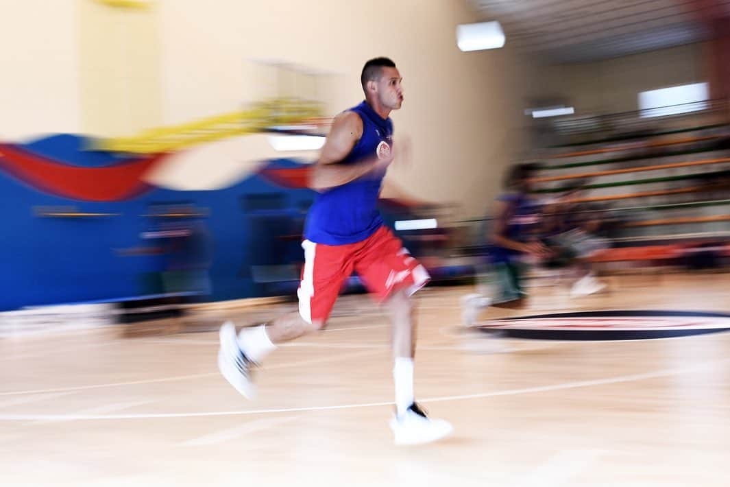 ダニーロ・ガリナリのインスタグラム：「🏃‍♂🌬 #Italbasket #NothingButAzzurri」