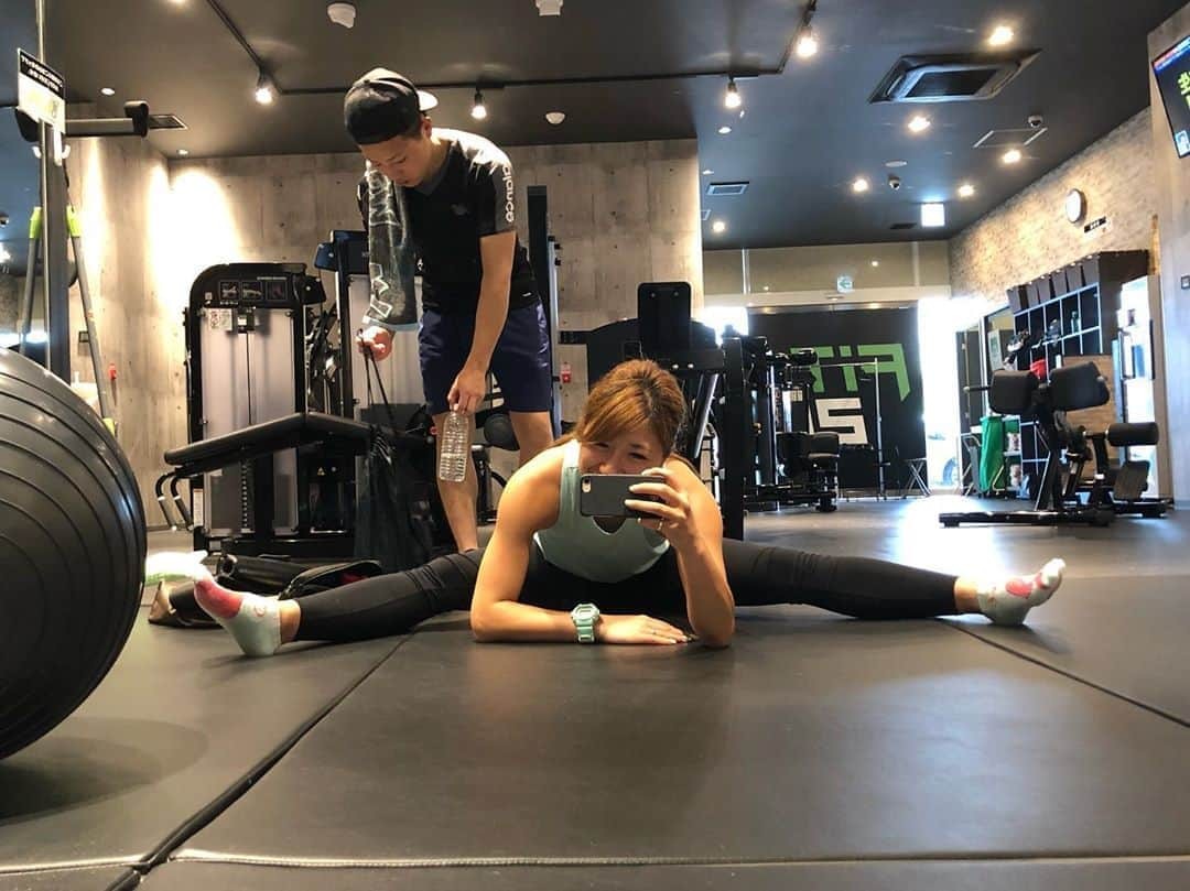 宮川杏奈さんのインスタグラム写真 - (宮川杏奈Instagram)「Active rest🏋🏽‍♀️🏌🏽‍♀️💕 . 今日は暑かった😵💦 朝からゴルフ練習行って滝汗。笑 その後筋トレして滝汗。笑 からの買い物もいちいち滝汗。笑 帰りにジェラート食べるにも滝汗でした。笑 . 1日中汗かいてた気がする😂💦 夜はママのリクエストでタコパなうです🐙 糖質ひょえー！！！ . #上越YG #パーソナルトレーナー #筋肉女子 #トレーニング女子 #ケトジェニックライフ #ケトジェニックダイエット #ボディメイク #フィットネス #ダイエット #トレーニング #ワークアウト #低糖質高タンパク #低糖質ダイエット #低糖質 #ローカーボ #ロカボ食品 #ロカボ #低糖質ごはん #糖質オフ #パーソナルトレーナーの生活 #トレーニングジム #パーソナルトレーニング #プライベートジム #パーソナルトレーニングジム #ビーチバレー選手 #バレーボール選手」7月27日 19時12分 - an1221na