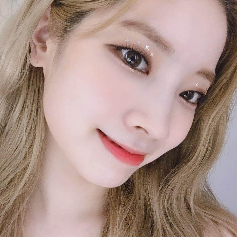 TWICEさんのインスタグラム写真 - (TWICEInstagram)「#TWICELIGHTS ✨✨✨✨」7月27日 19時16分 - twicetagram