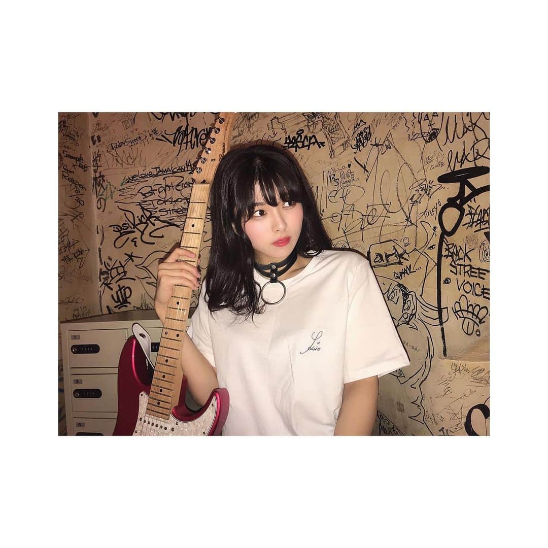 森脇加奈子のインスタグラム：「． つじかほが五限に頑張って考えたサインが左胸に入ってるロゴティ、限定20枚で3000ｲｪﾝとか買う以外の選択肢が見当たりません！ 皆の者でオソロすっか～～～！ ． ーーーーーーーーーーーーーーー ． つじかほpresents 『 謳夏爛漫 』人生最後の夏休みSP~22祭~ 日時 : 2019年8月1日㈭  open 17:00 / start 17:30 会場 : 渋谷eggman 料金 : 一般 3000+1D(学割500円･女子割500円)  その他詳細･お取り置きはTwitter参照！ #つじかほ #謳夏爛漫 #22祭」