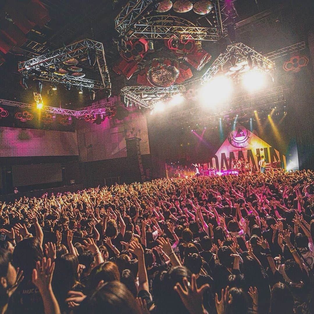 N∀OKIさんのインスタグラム写真 - (N∀OKIInstagram)「MUCC BIRTHDAY CIRCUIT 2019「40」 ~COMMUNE Feat.EN MIYA 40th SPECIAL~  新木場STUDIO COAST  MIYA おめでとう  ありがとう  写真 親指オポチョニスト @kawado_photo  #MUCC #ROTTENGRAFFTY」7月27日 19時24分 - chairoy1945