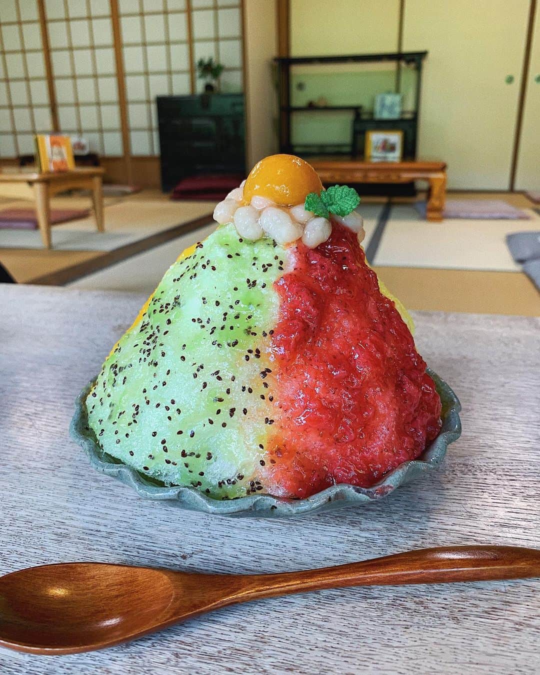 草野春香のグルメインスタ