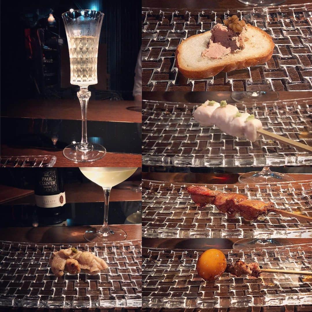 榊山敬代のインスタグラム：「🥂🍾… ・ ７月最後の金曜日は やきとりナイトの巻  ワインと科学を愛する方々と 心と科学について濃ゆく語る  ジャンルが全く異なる方々でも 本質を通しての会話はたのしい 久しぶりに知的な夜にカンパイ ・ …🥂ありがとう🥂… ・ ・ 2枚目…🧀🔥… ・ お話しもヒートアップしてきた頃 カマンベールアヒージョのご登場  どうやらわたしの脳内は ネジが外れているらしく  着眼点が変わっているそうで 珍しいタイプとのことですが あらためてロッソでカンパイ  そのようなわけで 芸術の道に進んで よかったなぁ…と  あらためて  ネジが外れていたとしても 生かされる道がある人生へ ありがたく感じるのでした ・ ・ 3枚目…🥃🙈💕… ・  最後にサービスでいただきました グラッパ というつよいお飲みもの  初めて飲んでみましたが 恋してしまいましたの巻  ブランデーは苦手なところ グラッパはカラダにスーと 相性よろしくてお気に入り 大人の味をしってしまった ・ #また飲みたい ・ ・ ・  #夕食 #dinner #外食 #Japanesefood #yakitori #Tokyo #food #healthy #wine #bianco #rosso #grappa #焼き鳥 #大好き  #お肉 #meat #chicken #せせり #レバー #love #さびやき #砂肝 #ちょうちん #egg #日本画家 の #外出こんなもん #外食日記」