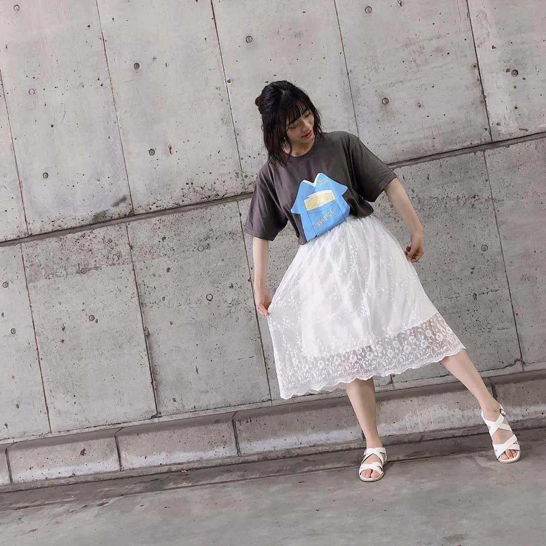 深川舞子のインスタグラム：「握手会ありがとうございました😊 どちらの部も沢山の方が来てくださったので嬉しかったし 色んなお話できて楽しかったです！  今日は生誕Tシャツでの握手でした♫  #ootd #todayscode  #Tシャツ」