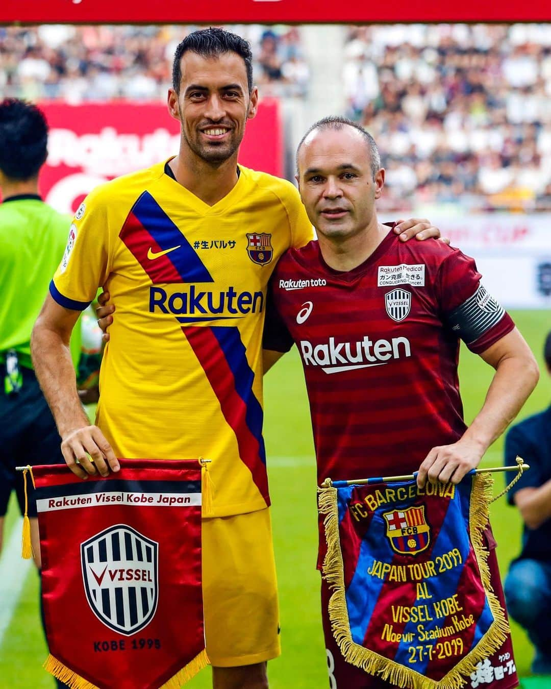 FCバルセロナさんのインスタグラム写真 - (FCバルセロナInstagram)「🏆 #RakutenCup 🇯🇵 ⚽ @visselkobe - @fcbarcelona 🙏 A very special match 📍 Noevir Stadium (Kobe)」7月27日 19時47分 - fcbarcelona