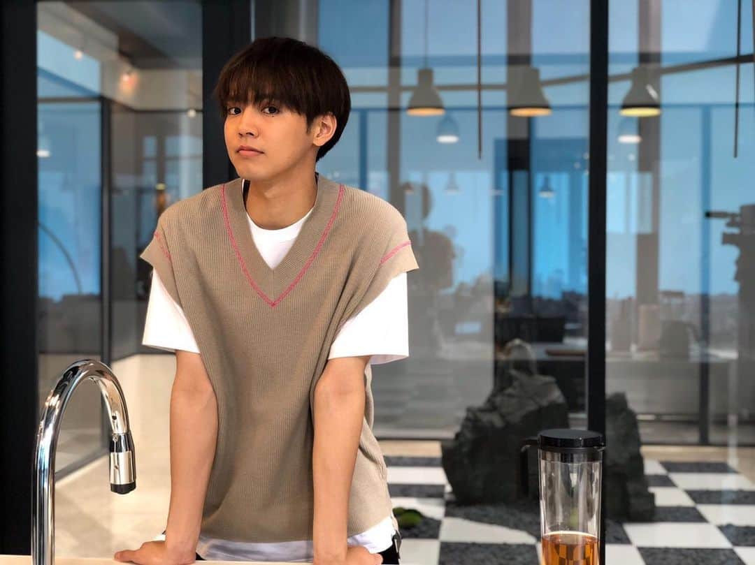 のインスタグラム：「普段料理はあんまりしないけど、﻿ ﻿ たまには何か作ろうかな。﻿ ﻿ ﻿ #午前0時キスしに来てよ﻿ #12月6日公開 #映画0キス ﻿ #0キス  #0kiss #綾瀬楓 ﻿ #楓の部屋 #楓キッチン #キッチン #料理」