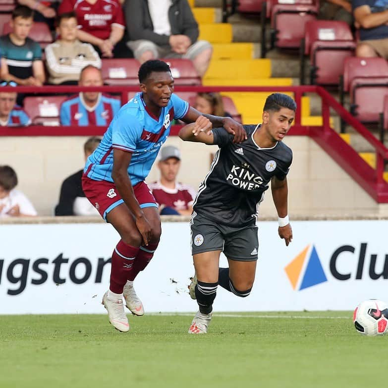 アジョセ・ペレスさんのインスタグラム写真 - (アジョセ・ペレスInstagram)「⚽️ Guess who is back... 👉🏼🦊👈🏼 After some days I’m ready again! Can’t wait for today’s match #lcfc」7月27日 20時00分 - ayozepg