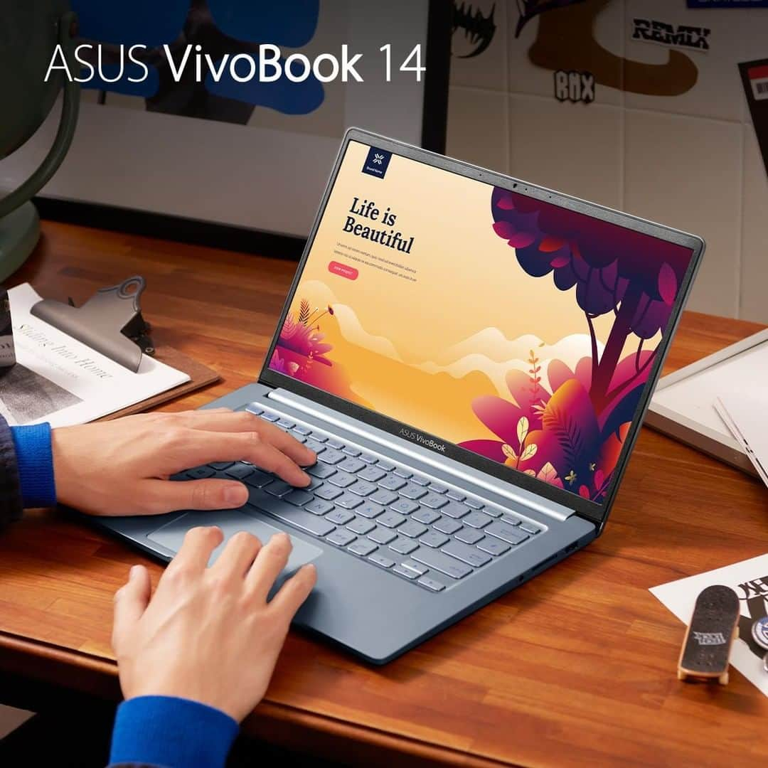 ASUSさんのインスタグラム写真 - (ASUSInstagram)「#VivoBook 14 comes with the new frameless four-sided NanoEdge display and immersive visuals for both work and play. #WowTheWorld」7月27日 20時00分 - asus