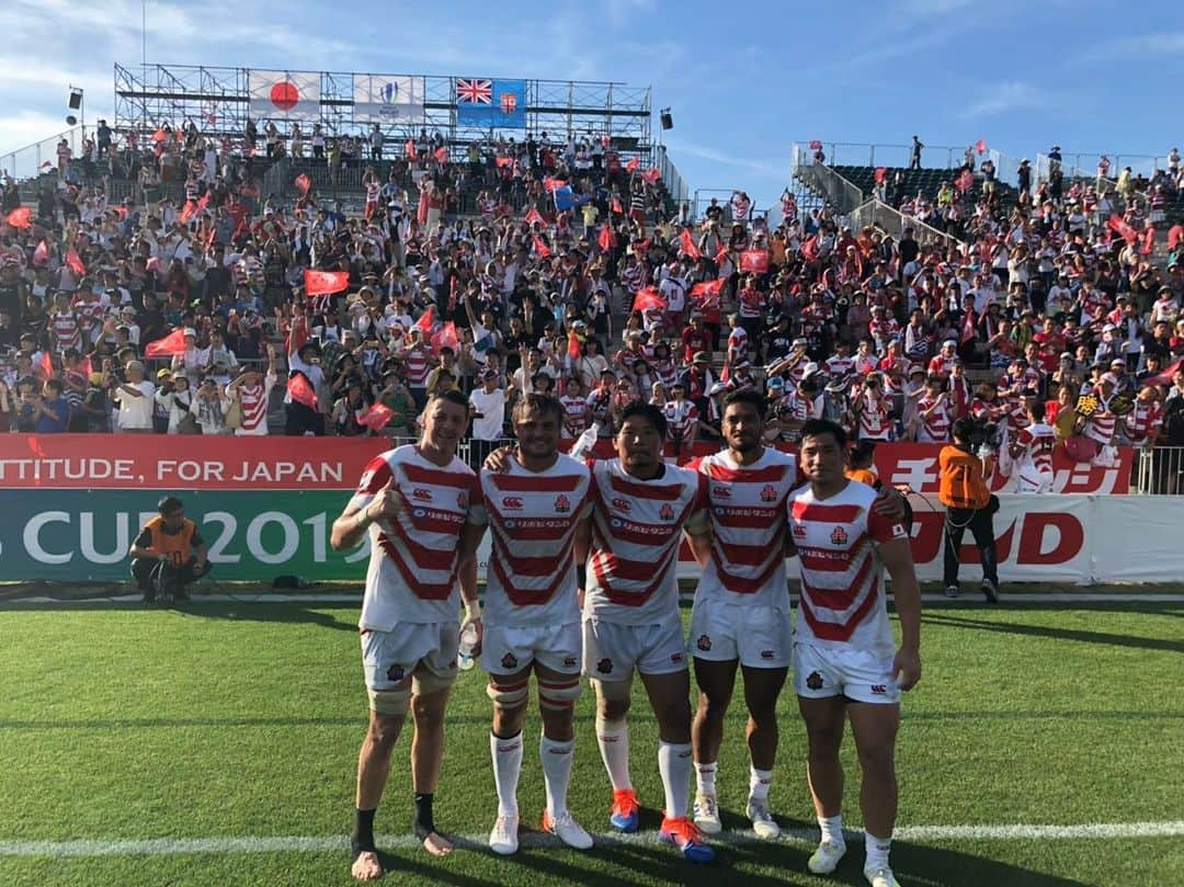 稲垣啓太さんのインスタグラム写真 - (稲垣啓太Instagram)「vs FIJI 34-21 win. 被災地である釜石で日本代表が試合をすることに意義があると思ったし、勝つ事は更に意味がある思った。課題は沢山あるけど釜石で大漁旗を沢山降ってくれたファンの皆さんと喜びを分かち合えて良かった。 #oneteam」7月27日 20時01分 - gaki.keita