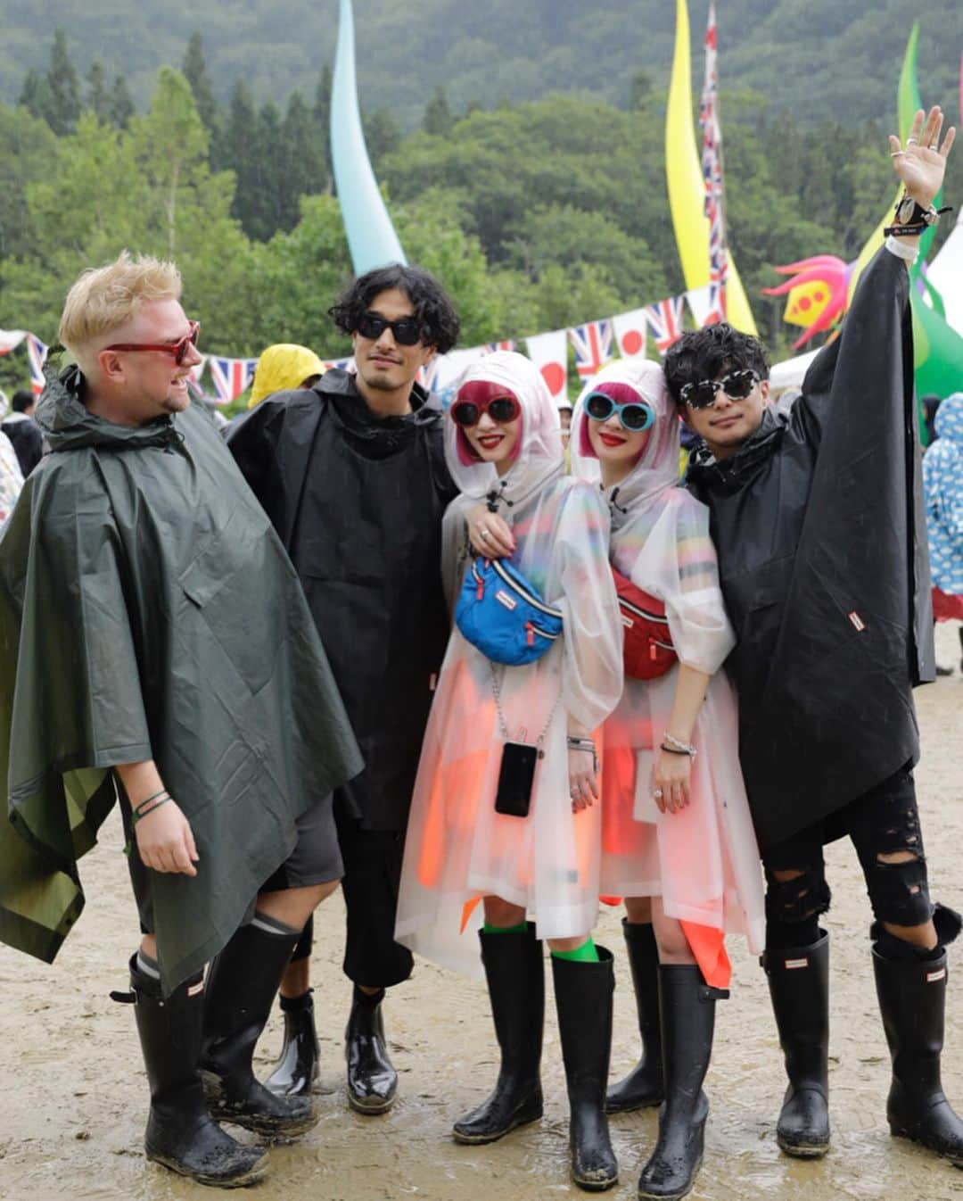 奈良裕也さんのインスタグラム写真 - (奈良裕也Instagram)「FUJI ROCK FESTIVAL 2019 🏔🎶🎸 🌈TEAM ハンター ☔️👢 @hunterboots #HunterOriginal」7月27日 20時02分 - yuyanara