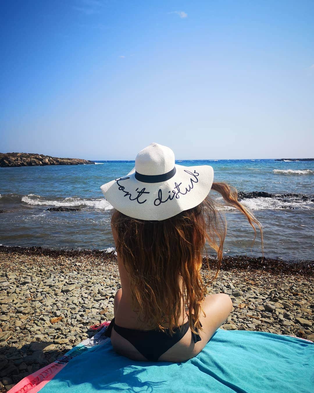ソニア・ラフエンテさんのインスタグラム写真 - (ソニア・ラフエンテInstagram)「𝐃𝐎𝐍'𝐓 𝐃𝐈𝐒𝐓𝐔𝐑𝐁 🏖️ . . #messyhair #nomolestar #holiday #beach #tabarca #nofilter」7月27日 20時16分 - sonia_lafuente