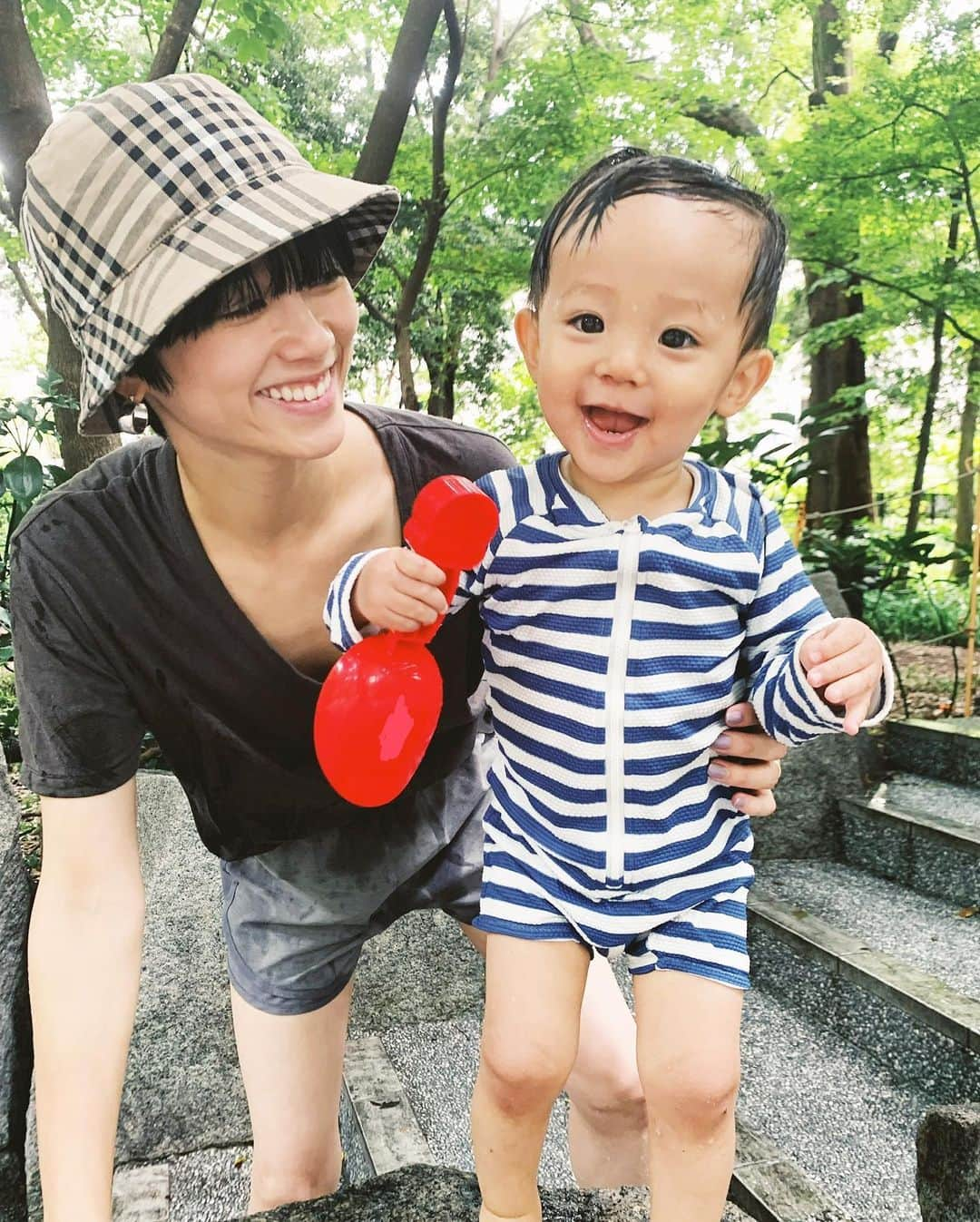 宮城舞さんのインスタグラム写真 - (宮城舞Instagram)「今日は家族👪で自転車乗って 一日行動したよー🚴‍♂️🚴‍♀️ やっと夏が来たーっということで じゃぶじゃぶ池へ🐳 行ったりお買い物したりーと アクティブな夏のはじまりになりました🌈 帰りは自転車で爆睡なBabuしゃんでしたー👦🏻 明日は何しようかねー🥰 今日川崎チネチッタで ミニオン展がやってたらしく 行けばよかったと夜に知って後悔w遅 エブリデイミニオンなので 私も好きになってしまった🤣  #夏はじまりました #エブリデイミニオン #息子が好きなものは母も好き #虫は無理だけど」7月27日 20時16分 - mai_miyagi