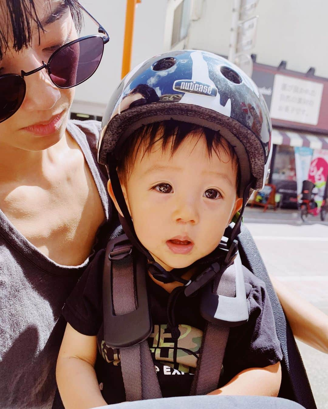 宮城舞さんのインスタグラム写真 - (宮城舞Instagram)「今日は家族👪で自転車乗って 一日行動したよー🚴‍♂️🚴‍♀️ やっと夏が来たーっということで じゃぶじゃぶ池へ🐳 行ったりお買い物したりーと アクティブな夏のはじまりになりました🌈 帰りは自転車で爆睡なBabuしゃんでしたー👦🏻 明日は何しようかねー🥰 今日川崎チネチッタで ミニオン展がやってたらしく 行けばよかったと夜に知って後悔w遅 エブリデイミニオンなので 私も好きになってしまった🤣  #夏はじまりました #エブリデイミニオン #息子が好きなものは母も好き #虫は無理だけど」7月27日 20時16分 - mai_miyagi