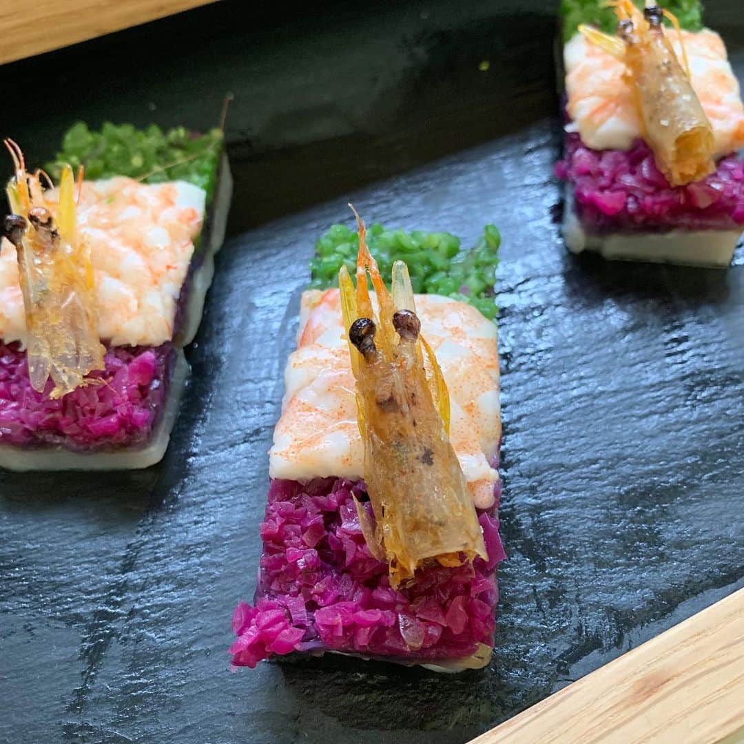Leau a la boucheさんのインスタグラム写真 - (Leau a la boucheInstagram)「・ ロアラブッシュでは、フルコースメニューだけでなく ビュッフェメニューも好評をいただいております✨ その時々の季節やお客様のイベントイメージに合わせて メニューを考案しています。 ・ 新作発表会や会社のパーティ、各種イベント等 ご希望のコンセプトに合わせてアレンジ料理を ご提案しています。 レストラン以外の場所でのご希望がございましたら ケータリングも承っております。 ・ 青山のレストラン ロアラブッシュ、 白金台のレストラン デュパルク にてお待ちしております。 ・ 【 お問い合わせ先 】 レストラン ロアラブッシュ  03-3499-1999 東京都渋谷区渋谷4-2-9 ・ #ビュッフェ #buffet #立食パーティー  #フィンガーフード  #パーティ  #ロアラブッシュ #イベント会場  #フィンガーフード  #レストラン #ウェディング  #レストランウェディング  #フレンチレストラン #ランチ #ディナー  #記念日 #東京 #表参道 #青山 #渋谷 #白金台  #コンセプトレストラン #貸切レストラン  #leaualabouche #partyfood  #restaurant #frenchrestaurant  #wedding #weddingparty #aoyama #leaualabouche_tokyo」7月27日 20時13分 - maison_du_musee_tokyo_aoyama