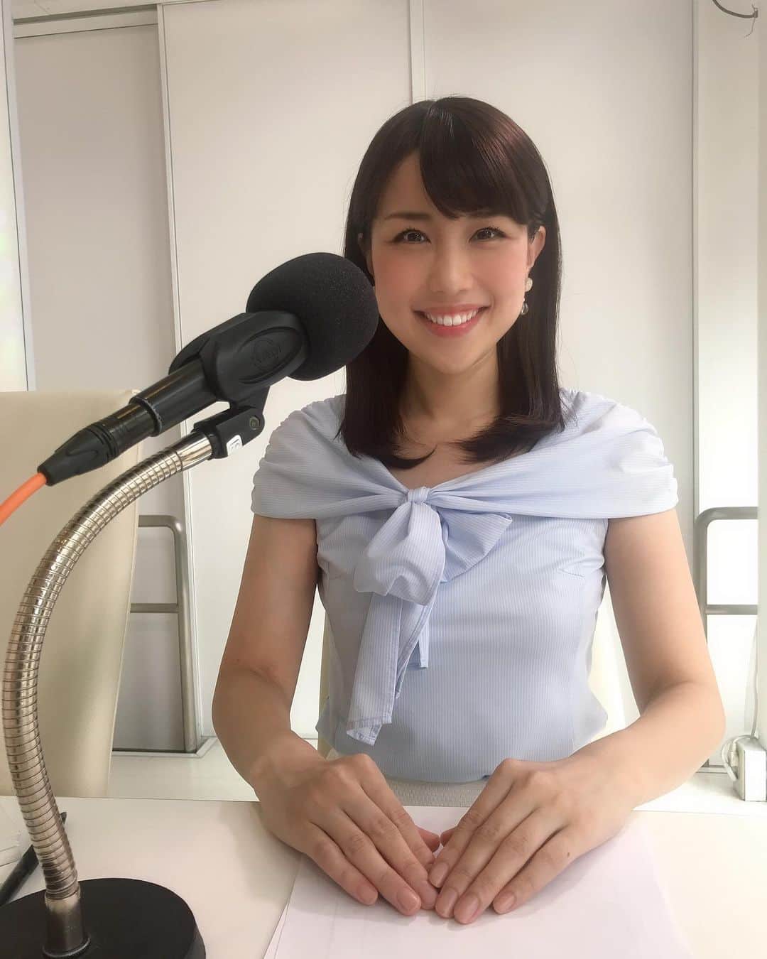 道岡桃子さんのインスタグラム写真 - (道岡桃子Instagram)「今日は女子会ラジオ❤️ . ムービーTAKE５まで撮ったから、 スライド２を見て（笑） NGも面白いですね🤣 . 今日は西東京市にある子ども食堂のシェフ👩‍🍳 なおちゃんと🍙 . 子どもたちに物作りの楽しさを伝えるワークショップ ものテラス代表のキャサリンさん（浴衣ver.） に来ていただきました❤️ . 昨日はちょうど 子ども食堂（おひさまキッチン） の夏祭りだったそうで、 子どもたちが綿あめを作ったり 焼きそばを食べたり、 可愛いお写真をご紹介しました🍭 . そうか〜 もう夏休みなんですね😊 . おひさまキッチンが、子どもたちの間だけでなく、 地元ママの間でも注目スポットになっているとか👍 .  子ども食堂で栄養をとるだけでなく、礼儀を学んだり、お皿を洗ったり、大熊社長とお話ししたり、、（笑） 様々な学びがありますね🙏 . いつの時代も 子どもたちは宝物ですね❤️ わたしもお邪魔したいなあ😚😚 . . （お写真はすべて大熊工業のごうちゃん（新潟県出身）が撮ってくれました📸） . #渋谷クロスfm #おひさまキッチン #ものテラス #大熊工業 #カジャデザイン #おひさま #子ども食堂 #こどもごはん #こども食堂 #ラジオパーソナリティ #渋谷 #ラジオ#西東京市 #西東京市ママ #新潟出身 #shibuya #tokyo」7月27日 20時22分 - momoko_ana