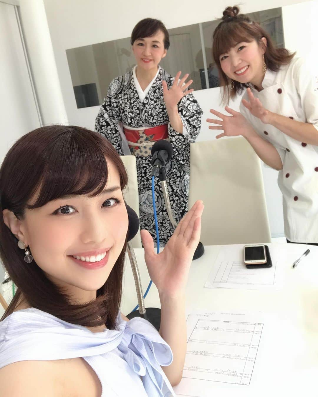 道岡桃子さんのインスタグラム写真 - (道岡桃子Instagram)「今日は女子会ラジオ❤️ . ムービーTAKE５まで撮ったから、 スライド２を見て（笑） NGも面白いですね🤣 . 今日は西東京市にある子ども食堂のシェフ👩‍🍳 なおちゃんと🍙 . 子どもたちに物作りの楽しさを伝えるワークショップ ものテラス代表のキャサリンさん（浴衣ver.） に来ていただきました❤️ . 昨日はちょうど 子ども食堂（おひさまキッチン） の夏祭りだったそうで、 子どもたちが綿あめを作ったり 焼きそばを食べたり、 可愛いお写真をご紹介しました🍭 . そうか〜 もう夏休みなんですね😊 . おひさまキッチンが、子どもたちの間だけでなく、 地元ママの間でも注目スポットになっているとか👍 .  子ども食堂で栄養をとるだけでなく、礼儀を学んだり、お皿を洗ったり、大熊社長とお話ししたり、、（笑） 様々な学びがありますね🙏 . いつの時代も 子どもたちは宝物ですね❤️ わたしもお邪魔したいなあ😚😚 . . （お写真はすべて大熊工業のごうちゃん（新潟県出身）が撮ってくれました📸） . #渋谷クロスfm #おひさまキッチン #ものテラス #大熊工業 #カジャデザイン #おひさま #子ども食堂 #こどもごはん #こども食堂 #ラジオパーソナリティ #渋谷 #ラジオ#西東京市 #西東京市ママ #新潟出身 #shibuya #tokyo」7月27日 20時22分 - momoko_ana