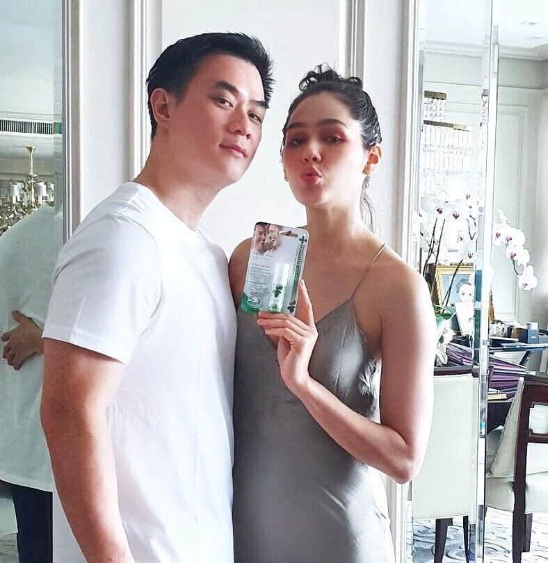 Araya Alberta Hargateさんのインスタグラム写真 - (Araya Alberta HargateInstagram)「😘 แม่มั่นใจเมื่อไหร่ก็พร้อม Dentiste Mouth spray sugar free🍃สดชื่นด้วยสารสกัดจากธรรมชาติ ของดีติดกระเป๋าแม่ #dentisteofficial @dentiste_thailand #เน็ตไอด้อนคุณภาพ」7月27日 20時28分 - chomismaterialgirl