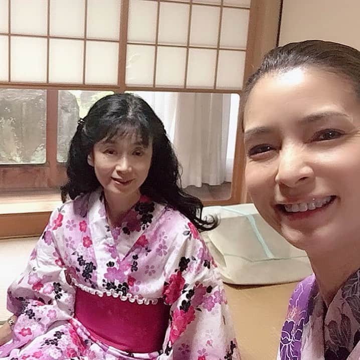 大津びわ子のインスタグラム：「河内長野市 小山田の盆踊り大会にきています。 司会の和泉夏子さんと❣️」