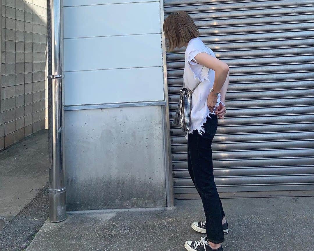 Mie Kawanoのインスタグラム：「梅雨明けて暑さがすごい𓇠 色んな合わせを楽しめそうなベスト #PERVERZE #pvz ____________________________________ #bigotre  #coordinate #mamacode #code #コーデ #コーディネート #ママコーデ #instagood #instafasjion」