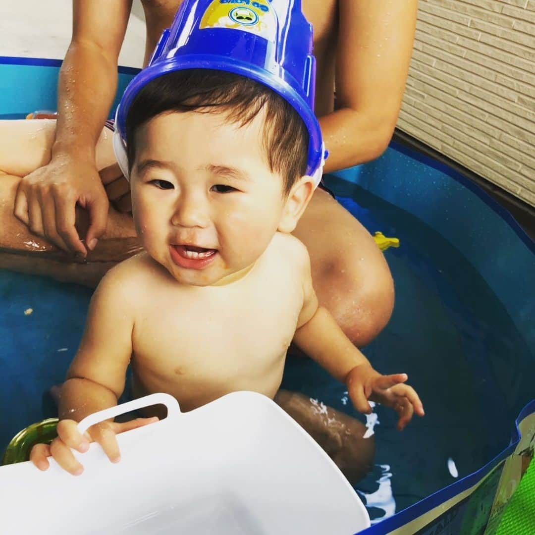 谷口大智さんのインスタグラム写真 - (谷口大智Instagram)「Pool day🏊‍♂️ ベランダにてプール！ 息子よ、こんなに喜んでくれたら父は嬉しいよ😎  #dtのオフ」7月27日 20時39分 - daichi0055