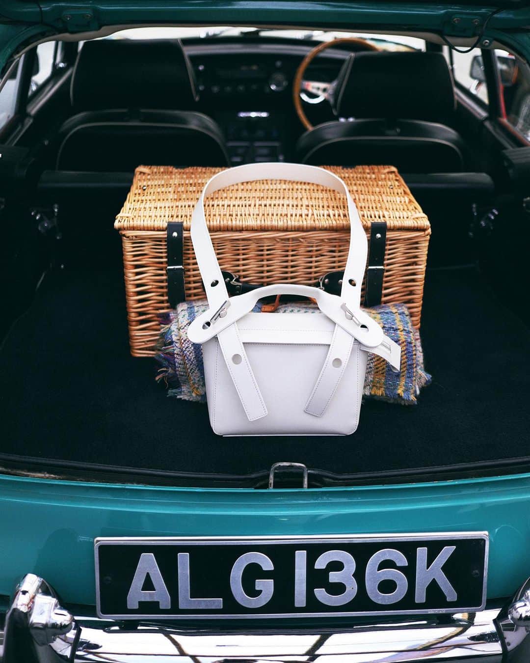 Sophie Hulmeのインスタグラム：「Summer fun. The Bolt in White... 🚗」