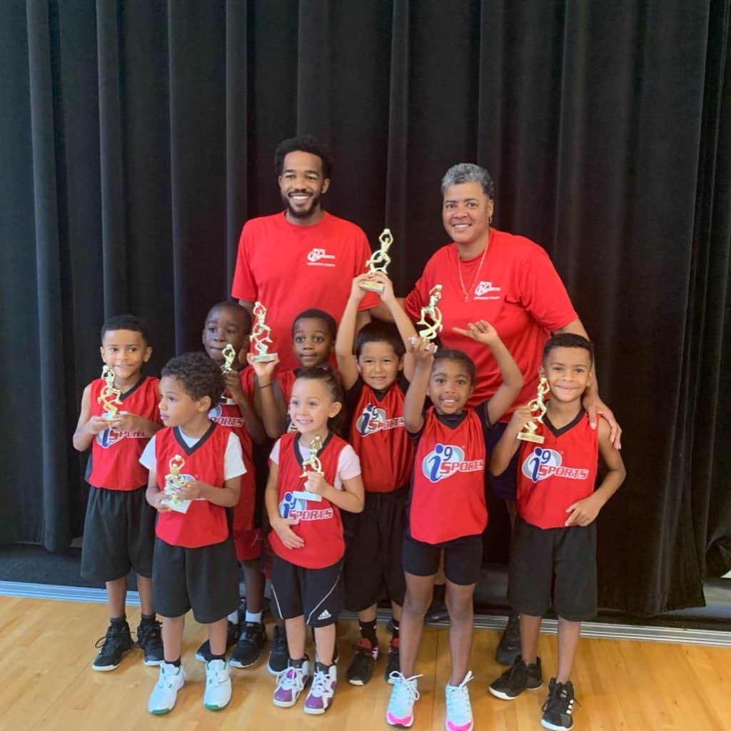 ルイス・ウィリアムスのインスタグラム：「Bombers Bombers Bombers... CHAMPIONSHIP!!! Congrats both of my babies for winning their first trophy today 🏆」