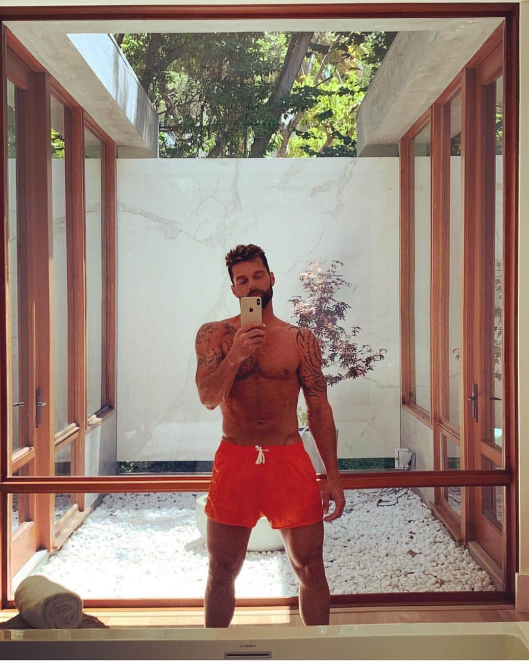 リッキー・マーティンさんのインスタグラム写真 - (リッキー・マーティンInstagram)「Let’s hit the sun ☀️」7月28日 6時45分 - ricky_martin