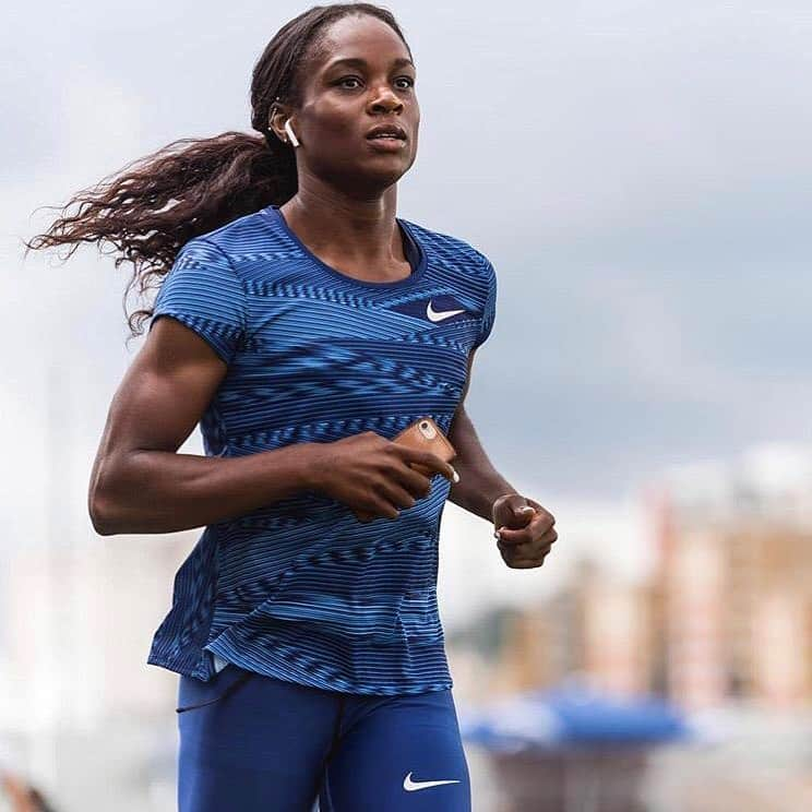 キャロル・ザヒのインスタグラム：「🇫🇷Championne de France Élite 🇫🇷 du 100m aujourd’hui à St Étienne 🎉🔥🎉🎊 Un grand merci au public de St Étienne, à mon entraîneur et toute ma TeamphenoMenal 💪🏾💪🏾 Retour au travail 🔧🛠🔨 📸 : @ffathletisme  #Nike #NikeAthlete #CaMontreuil #ChampionnatDeFranceElite #Sprint #Athlé #Athlétisme #Trackandfield」