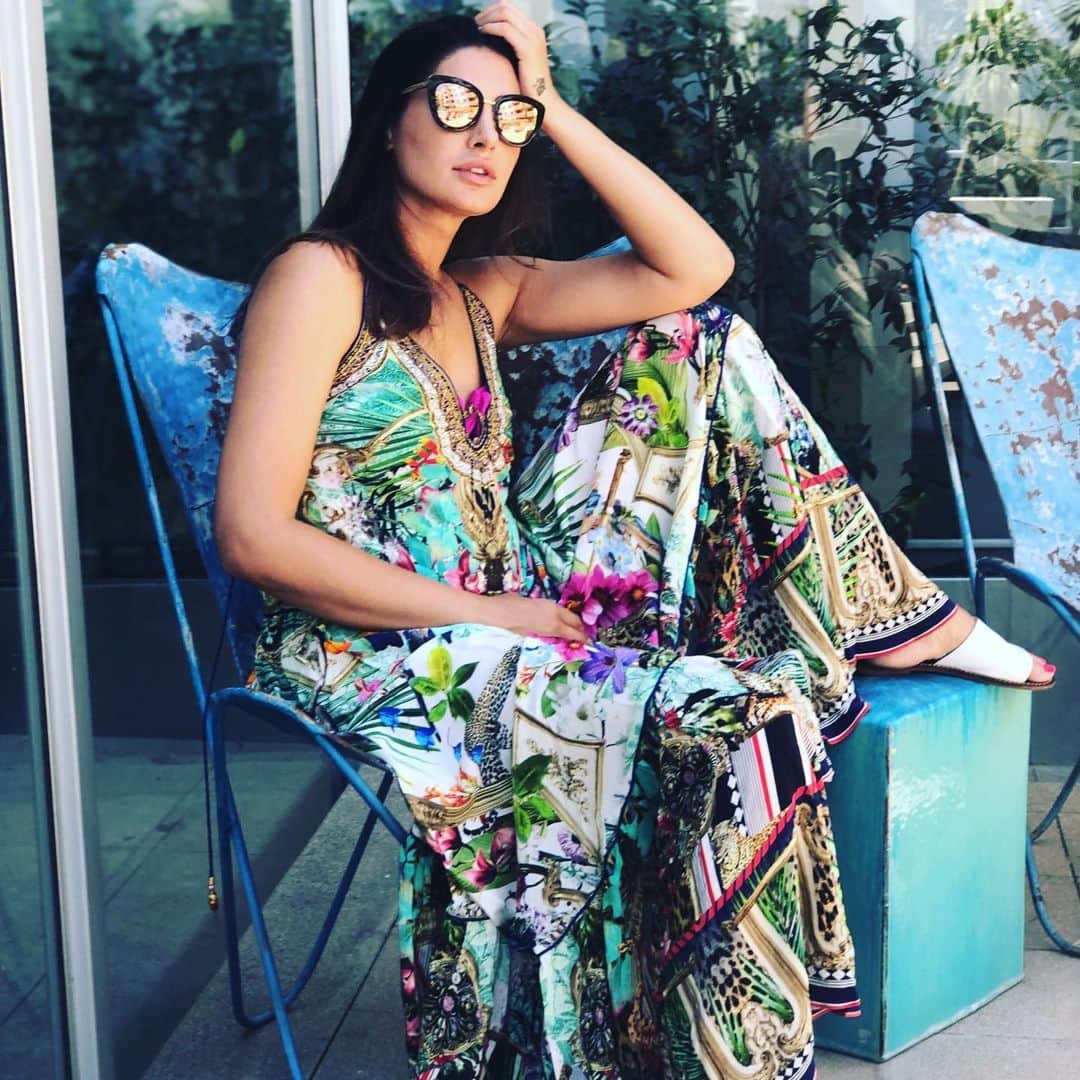 Nargis Fakhri さんのインスタグラム写真 - (Nargis Fakhri Instagram)「Cali heat is here and it’s hawt! 🔥how do y’all keep cool in this heat!? Love this dress by @camillawithlove 💕 . Thank you @spring.losangeles 😌 📸 by @styledbyambika」7月28日 6時55分 - nargisfakhri