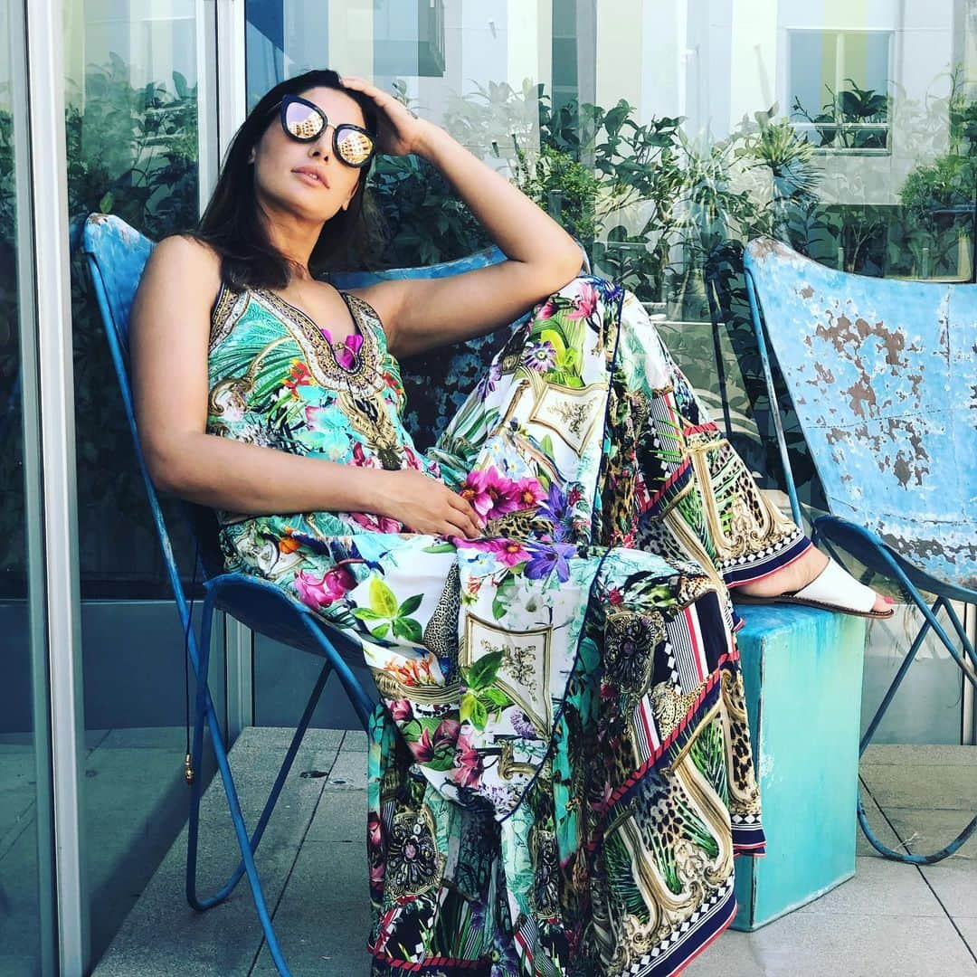 Nargis Fakhri さんのインスタグラム写真 - (Nargis Fakhri Instagram)「Cali heat is here and it’s hawt! 🔥how do y’all keep cool in this heat!? Love this dress by @camillawithlove 💕 . Thank you @spring.losangeles 😌 📸 by @styledbyambika」7月28日 6時55分 - nargisfakhri