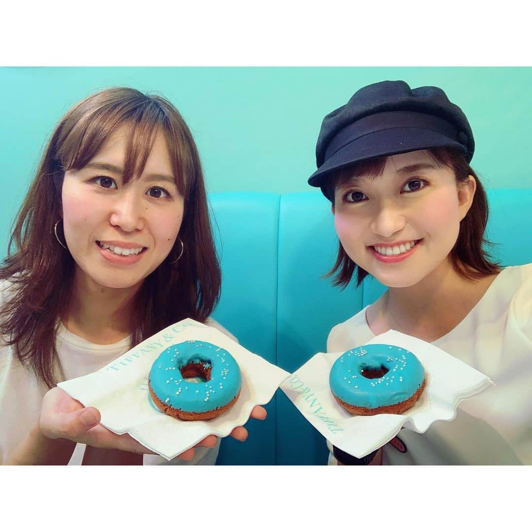 長谷川朋加さんのインスタグラム写真 - (長谷川朋加Instagram)「＊ 【 あゆみと東京旅🏃‍♀️ 】 ＊ ゴールデンウィーク以来の再会😙 まずはタピ活。笑 タピオカ×黒糖好きにはたまらない😂 ＊ そして念願のティファニーカフェ☕️ 約３年限定なので早めに行けて良かった💗 中々予約が取れない中で奇跡的に 予約が取れました😂😂 ティファニーの世界観を堪能… 幸せすぎました🤤 ティファニーブルーって 見ていると幸せになれる🥺笑 ＊ 朝から晩まで満喫！ 夜は温泉に入り、酷使した身体を しっかりと癒しました！ あゆみは早朝からお疲れ様♨️ ＊ たくさん歩いた気になっていましたが、 10キロくらいしか歩いていなかった🏃‍♀️ 今日は何キロ歩けるかな🏃‍♀️💨 行ってきます🏃‍♀️ ＊ 楽しいことってなんでこんなに 早く過ぎ去るんだろー！ 旅をしながら次の旅の計画をネリネリ。 ＊ #やりたい事は全部やる #全力前向き前のめり #走るの大好き #running #instarunner #runhappy #runninggirl #ランニング #ジョギング #マラソン #トレーニング #筋トレ #筋トレ女子 #ランナー #アナウンサー #ラナウンサー #福島テレビ #福島 #ig東北ランナーズ #原宿 #タピオカ #ティファニー #ティファニーカフェ #ナイキ #カフェ巡り #東京」7月28日 6時59分 - hasegawatomoka