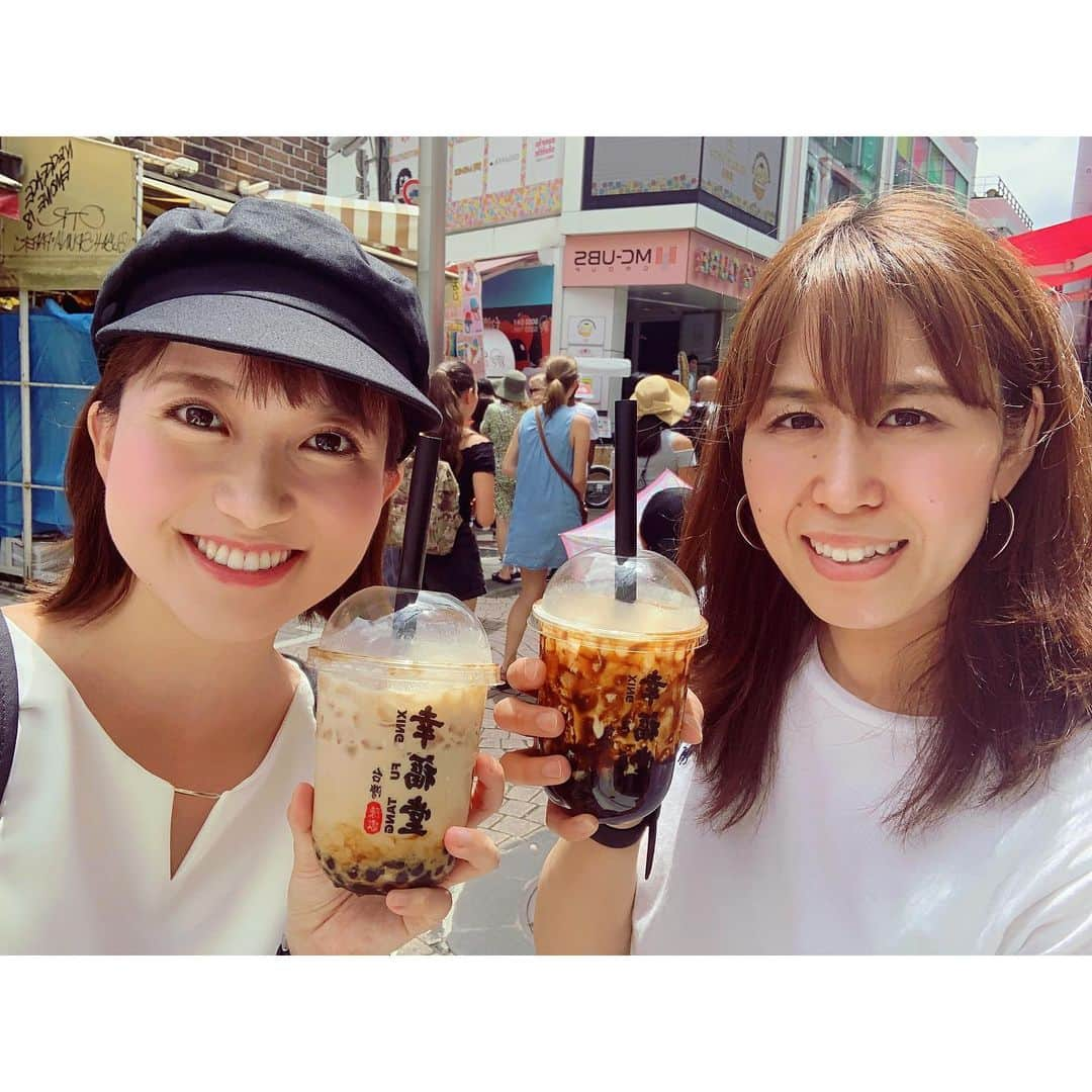 長谷川朋加さんのインスタグラム写真 - (長谷川朋加Instagram)「＊ 【 あゆみと東京旅🏃‍♀️ 】 ＊ ゴールデンウィーク以来の再会😙 まずはタピ活。笑 タピオカ×黒糖好きにはたまらない😂 ＊ そして念願のティファニーカフェ☕️ 約３年限定なので早めに行けて良かった💗 中々予約が取れない中で奇跡的に 予約が取れました😂😂 ティファニーの世界観を堪能… 幸せすぎました🤤 ティファニーブルーって 見ていると幸せになれる🥺笑 ＊ 朝から晩まで満喫！ 夜は温泉に入り、酷使した身体を しっかりと癒しました！ あゆみは早朝からお疲れ様♨️ ＊ たくさん歩いた気になっていましたが、 10キロくらいしか歩いていなかった🏃‍♀️ 今日は何キロ歩けるかな🏃‍♀️💨 行ってきます🏃‍♀️ ＊ 楽しいことってなんでこんなに 早く過ぎ去るんだろー！ 旅をしながら次の旅の計画をネリネリ。 ＊ #やりたい事は全部やる #全力前向き前のめり #走るの大好き #running #instarunner #runhappy #runninggirl #ランニング #ジョギング #マラソン #トレーニング #筋トレ #筋トレ女子 #ランナー #アナウンサー #ラナウンサー #福島テレビ #福島 #ig東北ランナーズ #原宿 #タピオカ #ティファニー #ティファニーカフェ #ナイキ #カフェ巡り #東京」7月28日 6時59分 - hasegawatomoka